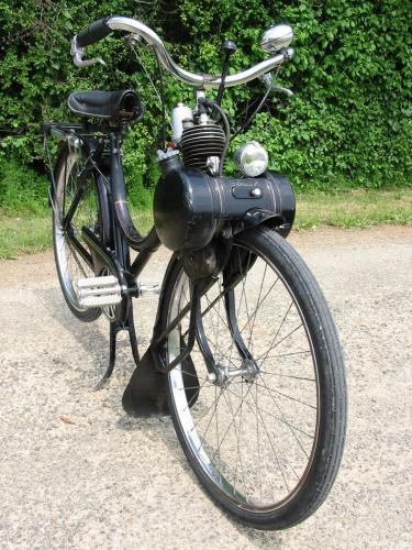 SoleX 45cc à roues de 600 devant.